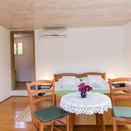 Apartments Miskovic Donje Celo ภายนอก รูปภาพ